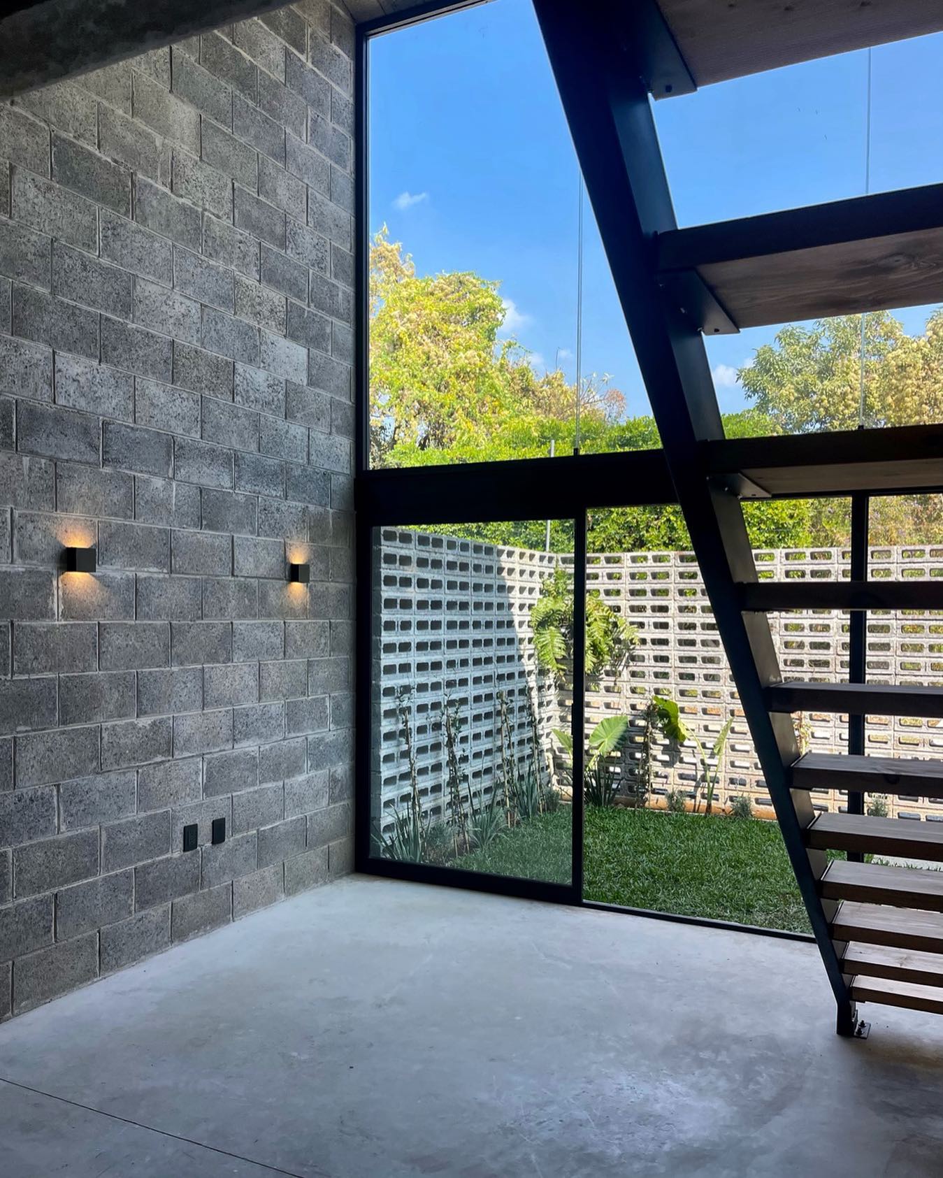 Interior — 360 ATLR